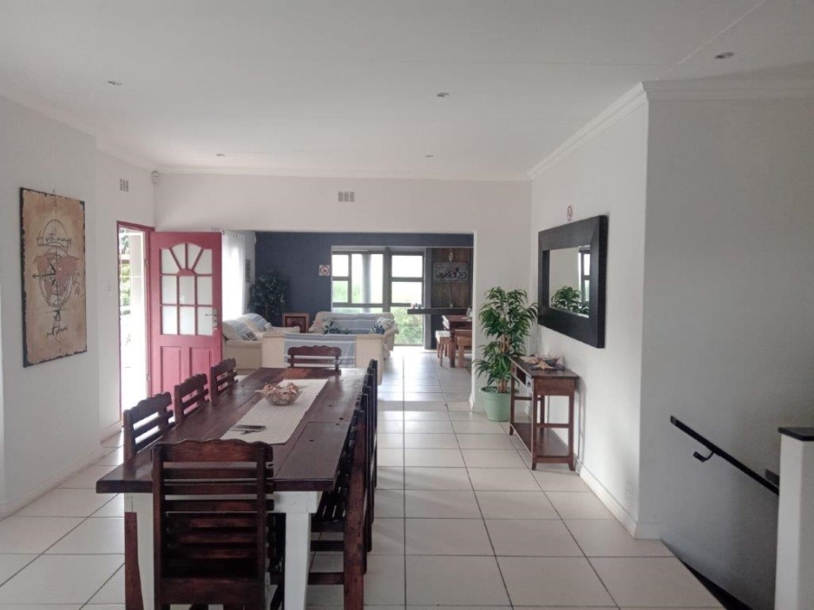 5 Bedroom Property for Sale in Paradise Beach Eastern Cape